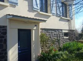 La maison aux volets bleus