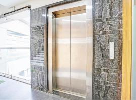 Hotel O KGS Hotel, hotel Szúratban