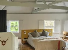 Historic Brewery Cottage in Dorset Village Sleeps 10