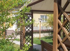 Fully equipped SIX BEDROOM HOUSE 15 kilometers from LAKE BLED - with a terrace, garden, playground, and parking, hotel i Kropa