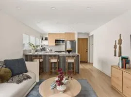 Tide House - Unit B Modern Seaside 1BD w Parking