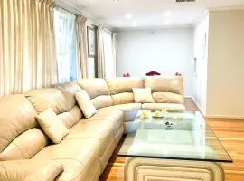 Cozy and Quiet Home in Doncaster, Close to Shops & Transport