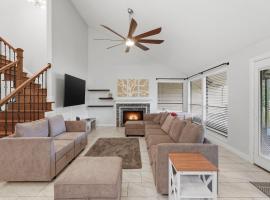 Serene Waterfront Haven Spacious 3BR in Newport – hotel w mieście Crosby