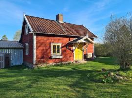 Country cottage in Hjo، فندق في هيو