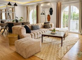 Elegant Hydepark Apt With Garden, hotel i New cairo