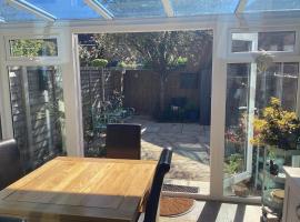 The Hideaway 2 bed house great for Goodwood, hotel a Fishbourne