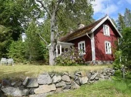 Cozy farmhouse with rowboat!