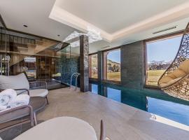 Luxury chalet - fireplace heated pool & sauna, Hotel in Megève