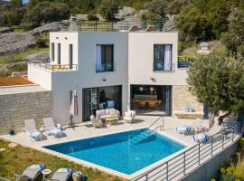Luxury villa Soleia Skrip Brac with private pool, ξενοδοχείο σε Škrip