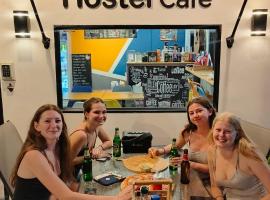 Bauhaus Hostel Cafe, Hotel in Don Sak