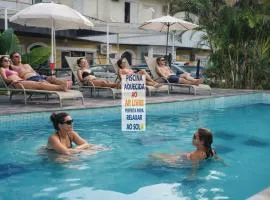 Hotel Pousada Iracemar, 60m da Praia da Enseada, Piscina Aquecida ao Ar Livre para Relaxar em Qualquer Estação, Café da Manhã, Estacionamento, Recepção 24h, Aproveite o Mar, Passeios e Atividades Náuticas a 100 metros