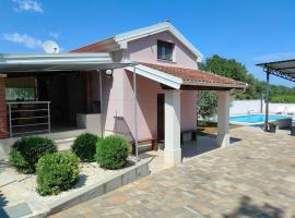 House Intacta, hotel di Pula