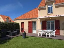 Maison avec jardin dans résidence fermée