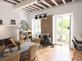 Superbe maison de ville 4 étoiles rénovée 4 chambres extérieur tout à pied, hotel din Monein