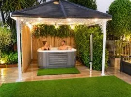 Meerendal Cottage-Affordable Luxury-Private Garden with Pool & Hot Tub
