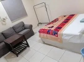 Q Economy Hotel 100