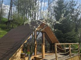 Casuța din livada, hotel Albestii de Arges városában