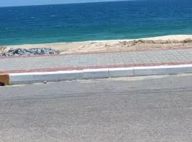Quarto com Banheiro Privado e Cozinha Compacta Beira Mar