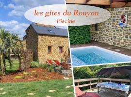 Tinténiac में, होटल Piscine avec Les Gîtes du Rouyon