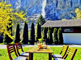 Chalet Bellevue Beautiful Waterfall view and Garden, Hotel in Lauterbrunnen