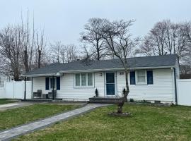 Comfortable Home Near Everything, hotel a Central Islip