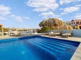 Casa Breeze with a refreshing shared pool and views over the lagoon