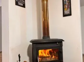 Mario & Luiza's Place - Cozy Stay with Pool & Braai