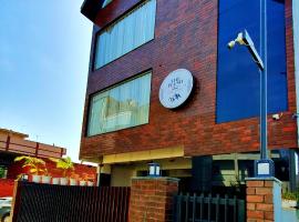 The Plush Stays - Best Budget Luxury stay ISBT Dehradun, hotel u gradu Dehradun