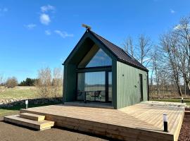 Greencabin - Cabin Escape in the Heart of Saaremaa – hotel w mieście Pamma