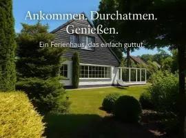 Traumhaftes freistehendes Ferienhaus, an der See, Strand, Yachthafen, W-Lan