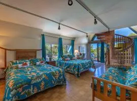 Lotus Room Farm Stay in Haiku on Road to Hana