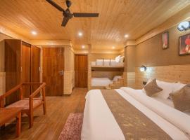 Viesnīca The Charvi Palace Heights I Vacations I Conference I MICE I Family Events I Open Air Terrace I Sky Bonfire I Charvi Retreat by Exotic Stays pilsētā Šimla