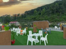 Viesnīca The Charvi Palace Heights I Vacations I Conference I MICE I Family Events I Open Air Terrace I Sky Bonfire I Charvi Retreat by Exotic Stays pilsētā Šimla