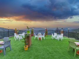 The Charvi Palace Heights I Vacations I Conference I MICE I Family Events I Open Air Terrace I Sky Bonfire I Charvi Retreat by Exotic Stays, hotel sa Shimla