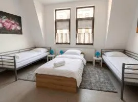 Worker's Apartment - Space for 5 - 2BR - Long Stay