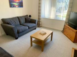 Spacious 2 Bedroom Home in Picturesque Cullen, hotel a Cullen