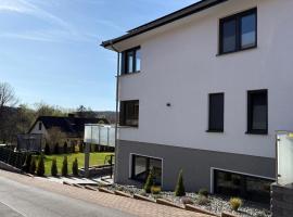 Moderne Ferienwohnung mit Blick ins Grüne, Hotel in Nieste