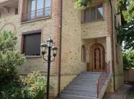 Cozy and Spacious Duplex in the center of Chisinau, Hotel in Chişinău