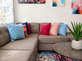 NEW Beach Cozy Bungalow 2B Mins-beach&downtown โรงแรมในเคลียร์วอเตอร์