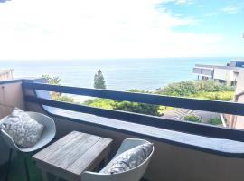 Aloe Shores- Sea View- Modern- Couples, hotel Umdlotiban