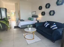 Aloe Shores- Sea View, Sun Rises- Couples
