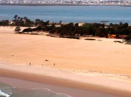 Hôtel Mermoz sur la plage, hotel a Saint-Louis