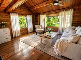 Log Cabin with Mountain Views, Hotel in Palmer