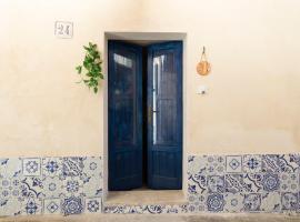 The Blue Door in the historic center of Modica Bassa, hotel v destinaci Modica