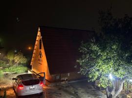 أكواخ المها oryx cottage، فندق في عجلون