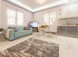 Modern fully-equipped house, 5 min walk from metro