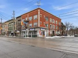 Modern Luxury 3BR Home in Downtown Toronto