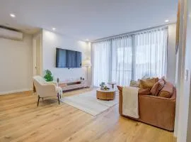 The Scandi - Designer Nordic Living & Panoramic Mountain Views