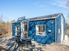 4 person holiday home in Grenaa, viešbutis mieste Grenas