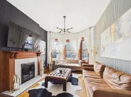 Wrigleyville Art Deco Retreat Garage